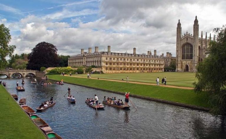 Cambridge: Στην κορυφή της λίστας του Guardian | Newsit.gr Cambridge: Στην κορυφή της λίστας του Guardian | Newsit.gr
