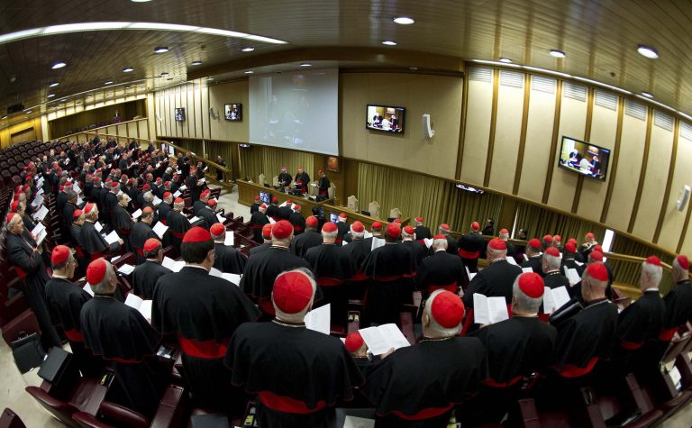 Πιστοί και καρδινάλιοι στη Ρώμη για τον νέο Πάπα | Newsit.gr Πιστοί και καρδινάλιοι στη Ρώμη για τον νέο Πάπα | Newsit.gr