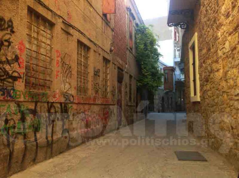 Χίος: Ένα ανώνυμο τηλεφώνημα αποκάλυψε το κρησφύγετο Αλβανού κακοποιού! | Newsit.gr Χίος: Ένα ανώνυμο τηλεφώνημα αποκάλυψε το κρησφύγετο Αλβανού κακοποιού! | Newsit.gr