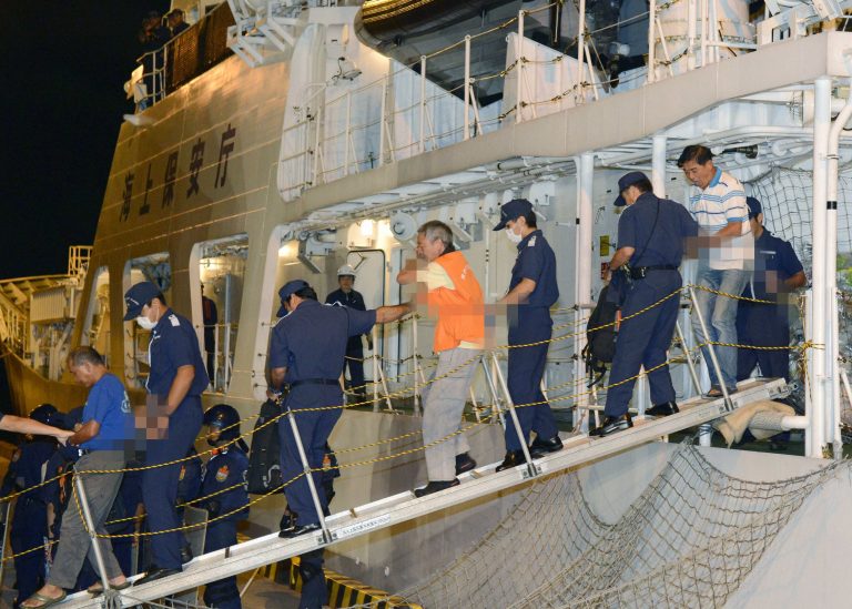 Απελαύνονται οι Κινέζοι που συνελήφθησαν στο νησάκι | Newsit.gr Απελαύνονται οι Κινέζοι που συνελήφθησαν στο νησάκι | Newsit.gr