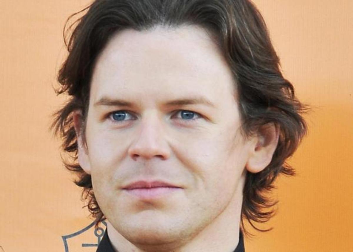Christopher Kane:Διαψεύδει πως αναλαμβάνει τον οίκο Balenciaga τη στιγμή που παραιτείται από το τιμόνι του Versus | Newsit.gr Christopher Kane:Διαψεύδει πως αναλαμβάνει τον οίκο Balenciaga τη στιγμή που παραιτείται από το τιμόνι του Versus | Newsit.gr