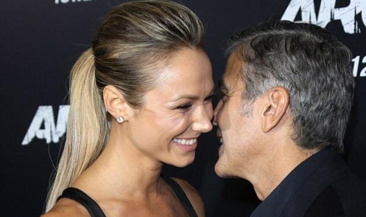 G. Clooney – S. Keibler: Mε τέτοιο φόρεμα πως να πάρει τα χέρια του από πάνω της; Φωτογραφίες | Newsit.gr G. Clooney – S. Keibler: Mε τέτοιο φόρεμα πως να πάρει τα χέρια του από πάνω της; Φωτογραφίες | Newsit.gr