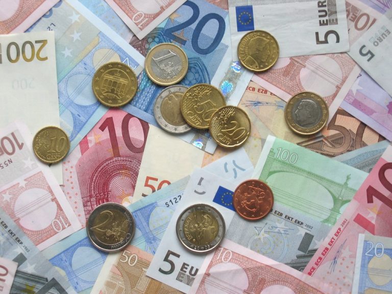 Ένα φάντασμα πλανάται πάνω από τη χώρα | Newsit.gr Ένα φάντασμα πλανάται πάνω από τη χώρα | Newsit.gr