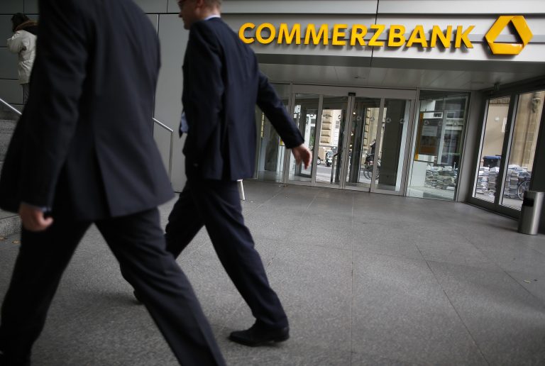 Η δεύτερη μεγαλύτερη γερμανική τράπεζα: «Δεν είναι βέβαιη η παραμονή της Ελλάδας στο ευρώ» | Newsit.gr Η δεύτερη μεγαλύτερη γερμανική τράπεζα: «Δεν είναι βέβαιη η παραμονή της Ελλάδας στο ευρώ» | Newsit.gr