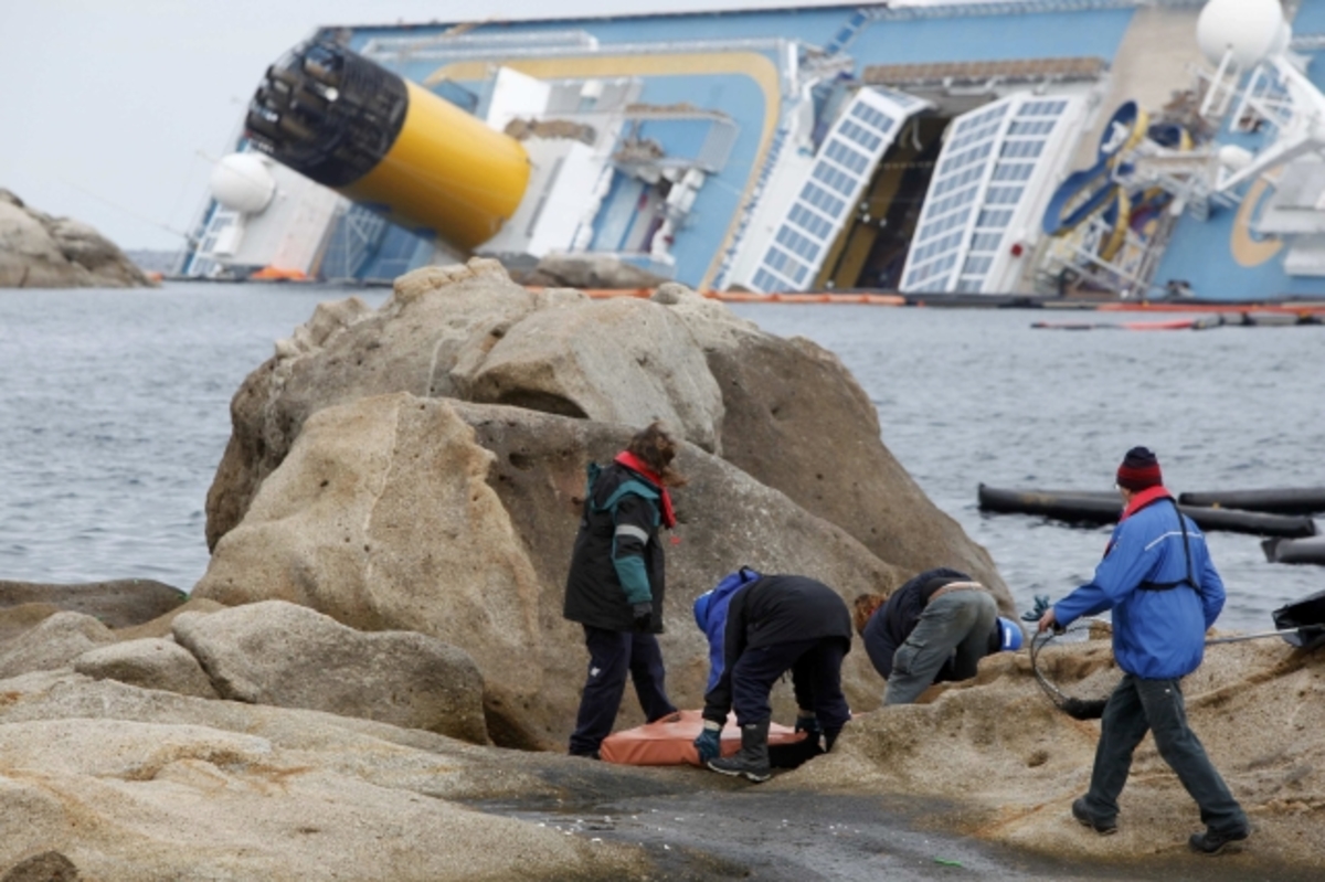 Ο Σκετίνο έριξε το Costa Concordia στα βράχια γιατί δε φορούσε τα γυαλιά του! | Newsit.gr Ο Σκετίνο έριξε το Costa Concordia στα βράχια γιατί δε φορούσε τα γυαλιά του! | Newsit.gr