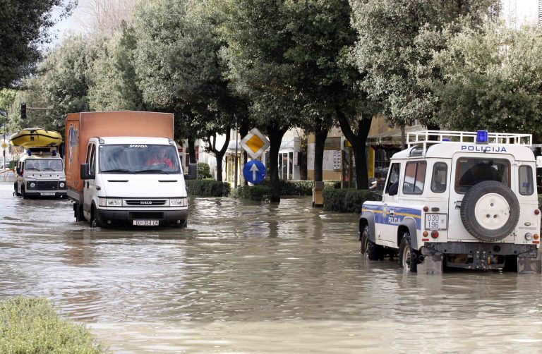 Πλημμύρισε ο Δρίνος, προβλήματα σε Σερβία και Κροατία | Newsit.gr Πλημμύρισε ο Δρίνος, προβλήματα σε Σερβία και Κροατία | Newsit.gr
