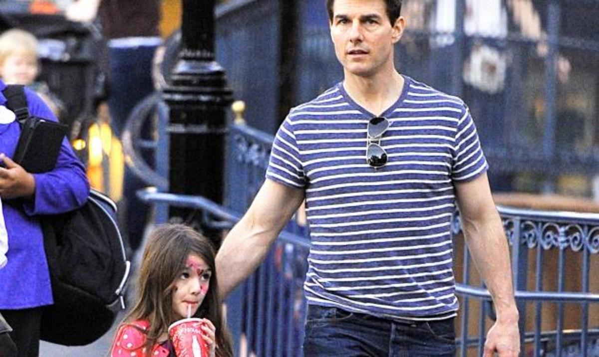 Tom Cruise: Έκανε αγωγή σε περιοδικά που έγραψαν ότι εγκατέλειψε την κόρη του! Ζητάει 50 εκατ. δολάρια | Newsit.gr Tom Cruise: Έκανε αγωγή σε περιοδικά που έγραψαν ότι εγκατέλειψε την κόρη του! Ζητάει 50 εκατ. δολάρια | Newsit.gr