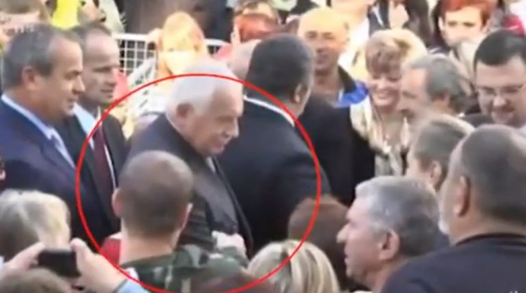 «Πυροβόλησαν» τον πρόεδρο της Τσεχίας – ΒΙΝΤΕΟ | Newsit.gr «Πυροβόλησαν» τον πρόεδρο της Τσεχίας – ΒΙΝΤΕΟ | Newsit.gr
