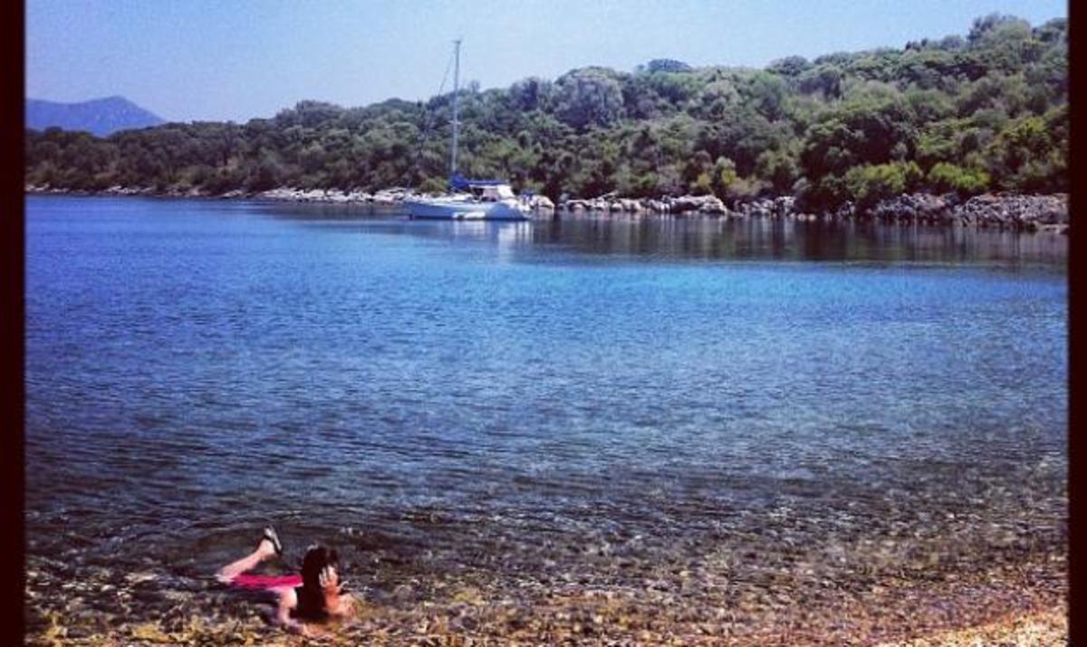 Ποιος τραγουδιστής μαγεύτηκε από τις ομορφιές στο Μεγανήσι; | Newsit.gr Ποιος τραγουδιστής μαγεύτηκε από τις ομορφιές στο Μεγανήσι; | Newsit.gr