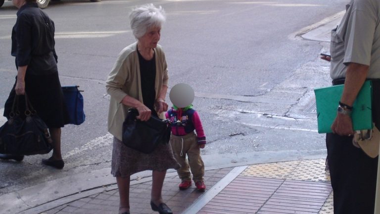 Αχαϊα:Ντοκουμέντο… δυστυχίας στα χρόνια της αθωότητας – Ζητιάνα με πάνες! | Newsit.gr Αχαϊα:Ντοκουμέντο… δυστυχίας στα χρόνια της αθωότητας – Ζητιάνα με πάνες! | Newsit.gr