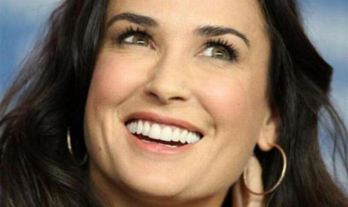 H επιστροφή της Demi Moore ως Mrs Kutcher (και πάλι) στο twitter! | Newsit.gr H επιστροφή της Demi Moore ως Mrs Kutcher (και πάλι) στο twitter! | Newsit.gr