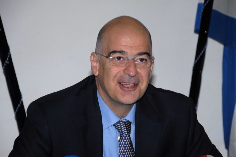 Αιφνιδιατική επίσκεψη Δένδια στα Εξάρχεια | Newsit.gr Αιφνιδιατική επίσκεψη Δένδια στα Εξάρχεια | Newsit.gr