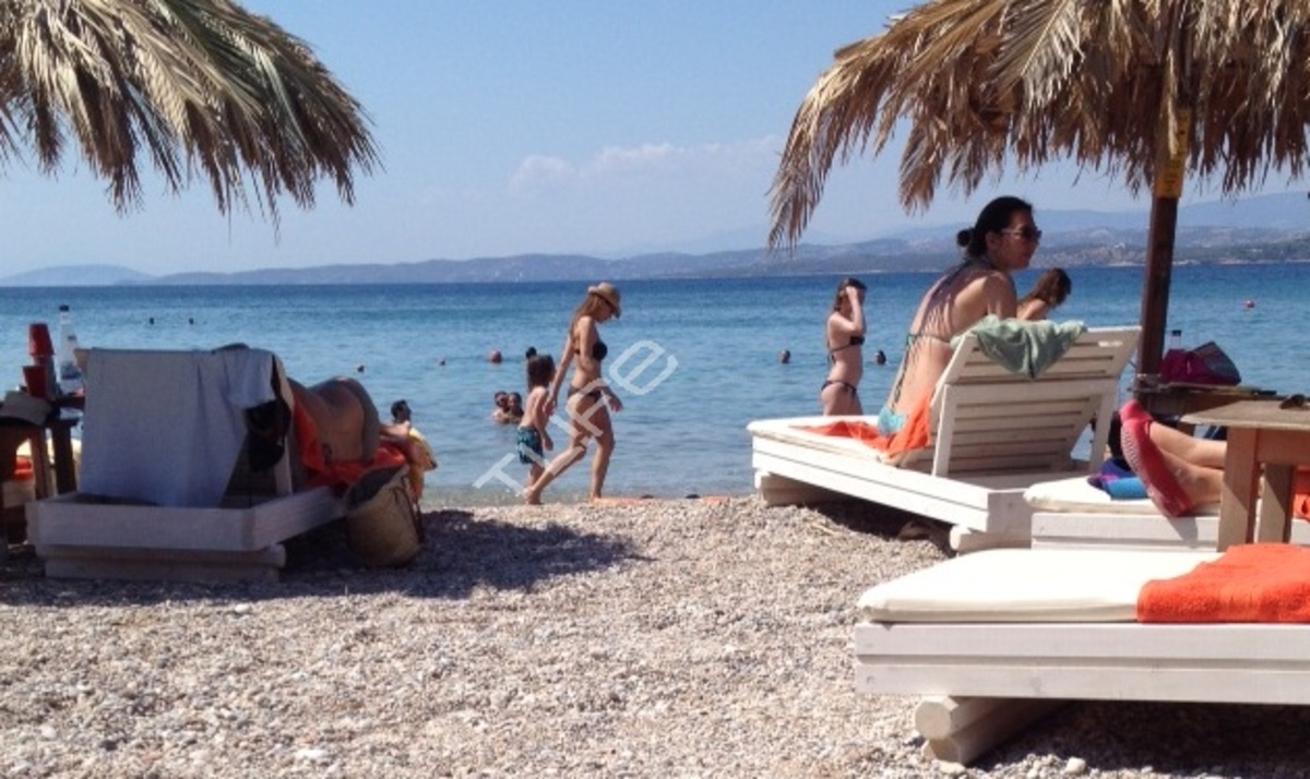 Δ. Βανδή: Καλοκαιρινή απόδραση στις Σπέτσες! | Newsit.gr Δ. Βανδή: Καλοκαιρινή απόδραση στις Σπέτσες! | Newsit.gr