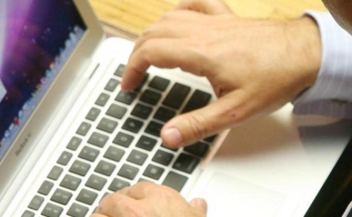 Καλαματιανός εκβίαζε μέσω facebook ανήλικα κορίτσια! – Στα χέρια της Αστυνομίας ο «Τρομοκράτης του διαδικτύου» | Newsit.gr Καλαματιανός εκβίαζε μέσω facebook ανήλικα κορίτσια! – Στα χέρια της Αστυνομίας ο «Τρομοκράτης του διαδικτύου» | Newsit.gr