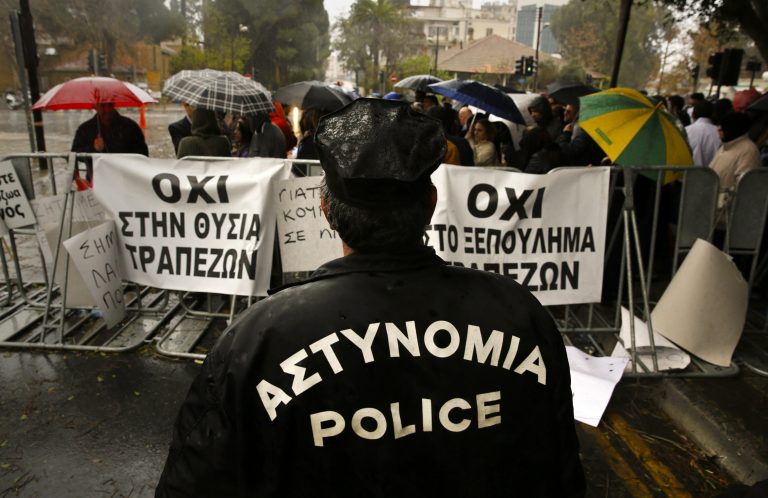 Απίστευτη ταξιδιωτική οδηγία των Βρετανών για την Κύπρο – «Να προσέχετε τα λεφτά σας» – «Βλέπουν» ακόμη και… τρομοκρατική απειλή! | Newsit.gr Απίστευτη ταξιδιωτική οδηγία των Βρετανών για την Κύπρο – «Να προσέχετε τα λεφτά σας» – «Βλέπουν» ακόμη και… τρομοκρατική απειλή! | Newsit.gr