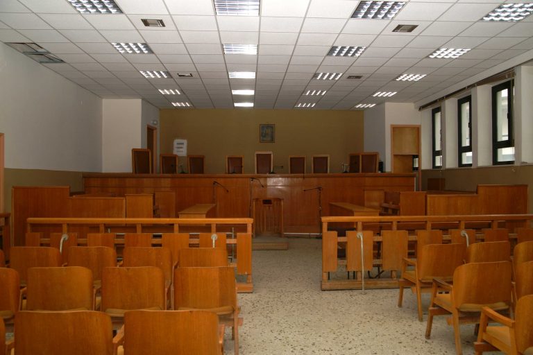 Διαμαρτυρία για τις απάνθρωπες συνθήκες εργασίας στο δικαστικό Μέγαρο Χαλκίδας | Newsit.gr Διαμαρτυρία για τις απάνθρωπες συνθήκες εργασίας στο δικαστικό Μέγαρο Χαλκίδας | Newsit.gr