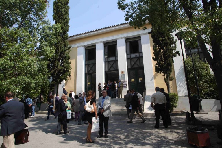 “Ξέφραγο αμπέλι τα δικαστήρια της Ευελπίδων” | Newsit.gr “Ξέφραγο αμπέλι τα δικαστήρια της Ευελπίδων” | Newsit.gr