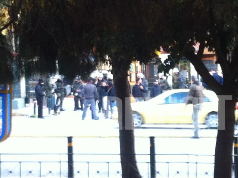 Ένταση έξω από την ΑΣΟΕΕ από αντιεξουσιαστές | Newsit.gr Ένταση έξω από την ΑΣΟΕΕ από αντιεξουσιαστές | Newsit.gr