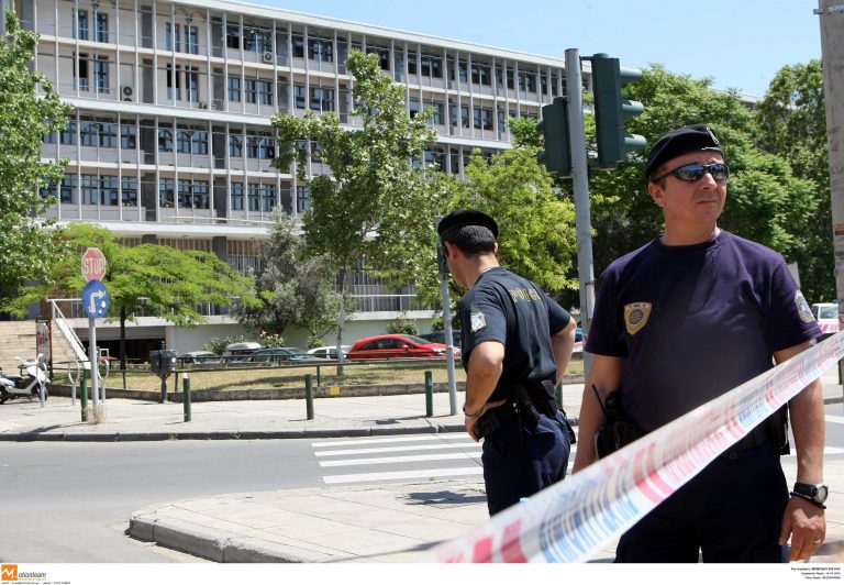 Διπλή φάρσα για βόμβα στα δικαστήρια της Θεσσαλονίκης | Newsit.gr Διπλή φάρσα για βόμβα στα δικαστήρια της Θεσσαλονίκης | Newsit.gr