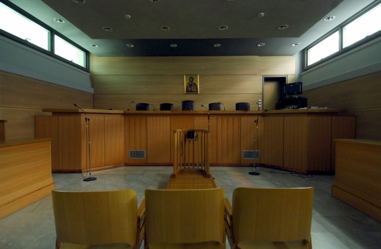 Σε δίκη 11 πρόσωπα για το «πάρτι» διασπάθισης δημοσίου χρήματος στον 9,84 | Newsit.gr Σε δίκη 11 πρόσωπα για το «πάρτι» διασπάθισης δημοσίου χρήματος στον 9,84 | Newsit.gr