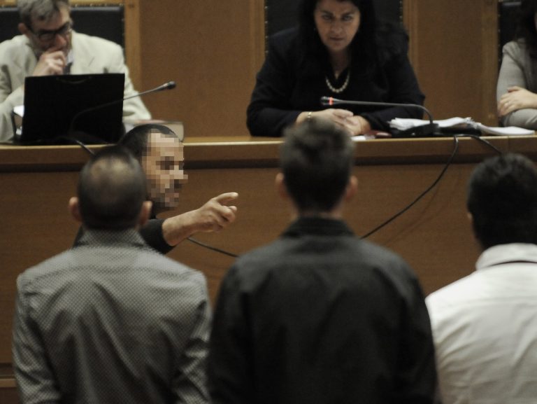 Δίκη Χρυσής Αυγής: Αιγύπτιος αλιεργάτης “έδειξε” τον Πυρηνάρχη Περάματος για την εις βάρος του επίθεση | Newsit.gr Δίκη Χρυσής Αυγής: Αιγύπτιος αλιεργάτης “έδειξε” τον Πυρηνάρχη Περάματος για την εις βάρος του επίθεση | Newsit.gr
