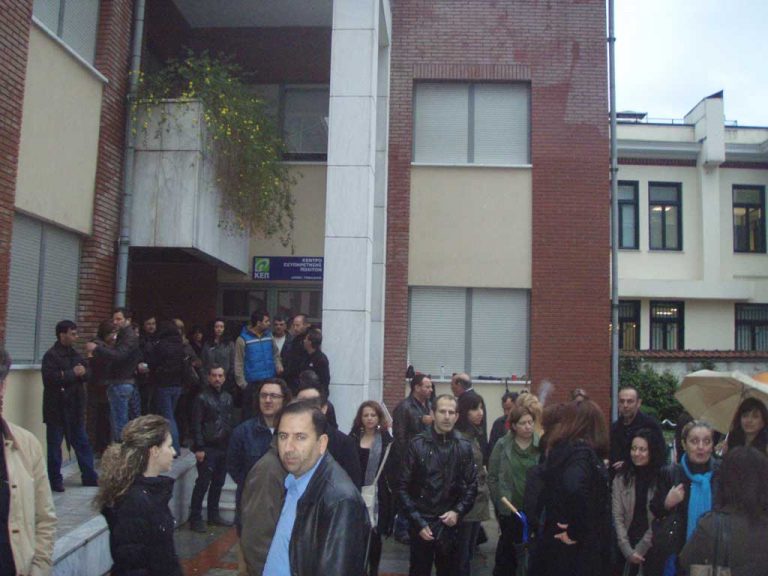 Τρίκαλα: Τερματίστηκε η κατάληψη του δημαρχείου από τους συμβασιούχους | Newsit.gr Τρίκαλα: Τερματίστηκε η κατάληψη του δημαρχείου από τους συμβασιούχους | Newsit.gr
