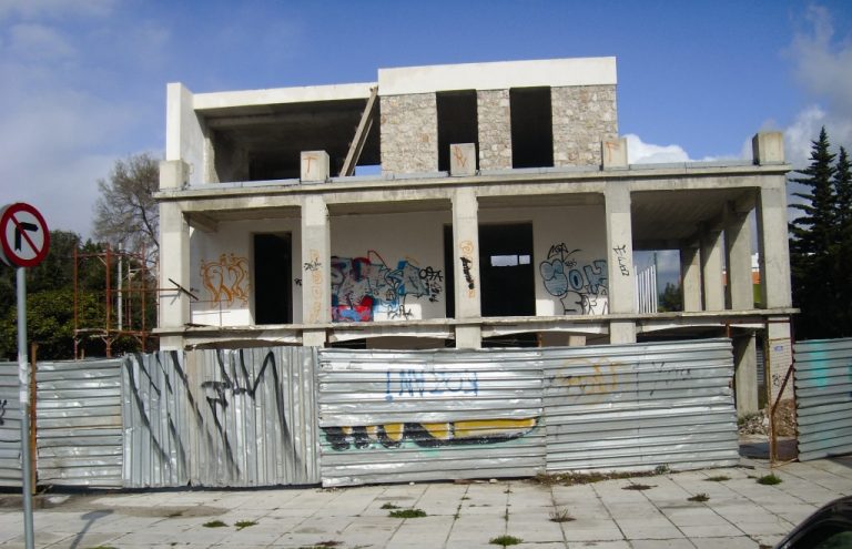 ΘΕΜΑ NEWSIT: Ρημάδι παραμένει το παλιό δημαρχείο Γλυφάδας | Newsit.gr ΘΕΜΑ NEWSIT: Ρημάδι παραμένει το παλιό δημαρχείο Γλυφάδας | Newsit.gr