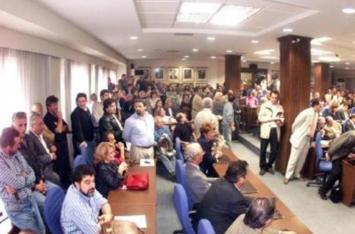 Έκαναν «ντου» στην αίθουσα του δημοτικού συμβουλίου | Newsit.gr Έκαναν «ντου» στην αίθουσα του δημοτικού συμβουλίου | Newsit.gr