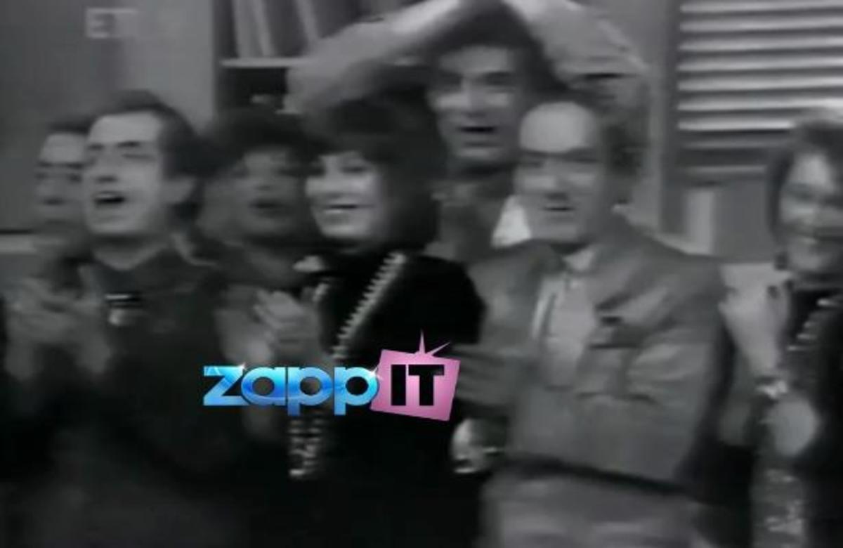 Όταν ο Στράτος Διονυσίου χόρευε lambada με την Ρ. Κορομηλά! | Newsit.gr Όταν ο Στράτος Διονυσίου χόρευε lambada με την Ρ. Κορομηλά! | Newsit.gr