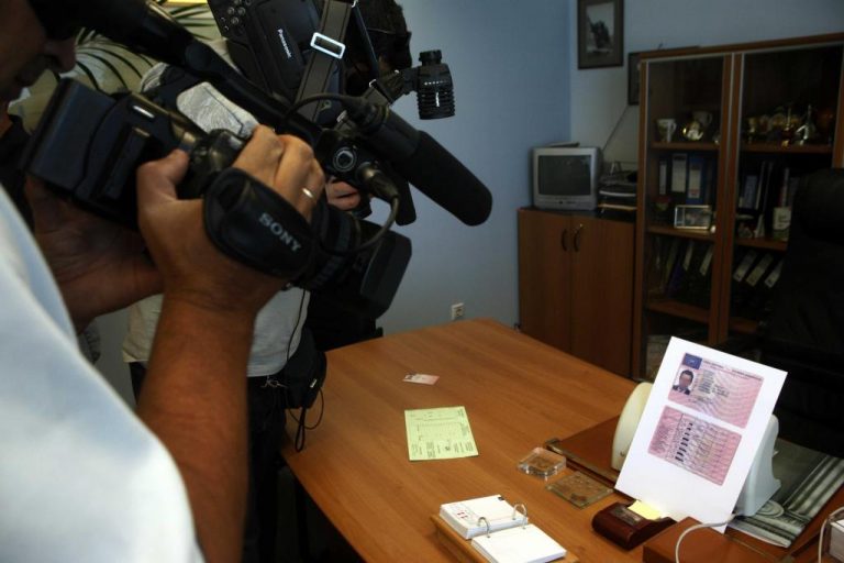 Θεσσαλονίκη: Έλεγε ότι δουλεύει στη Διεύθυνση Συγκοινωνιών και… τσέπωνε λεφτά για διπλώματα! | Newsit.gr Θεσσαλονίκη: Έλεγε ότι δουλεύει στη Διεύθυνση Συγκοινωνιών και… τσέπωνε λεφτά για διπλώματα! | Newsit.gr