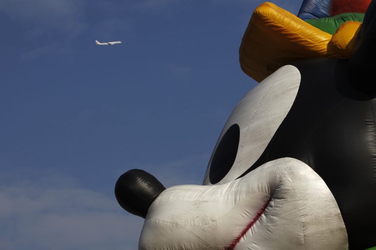 «Μπαίνει μέσα» η Eurodisney | Newsit.gr «Μπαίνει μέσα» η Eurodisney | Newsit.gr