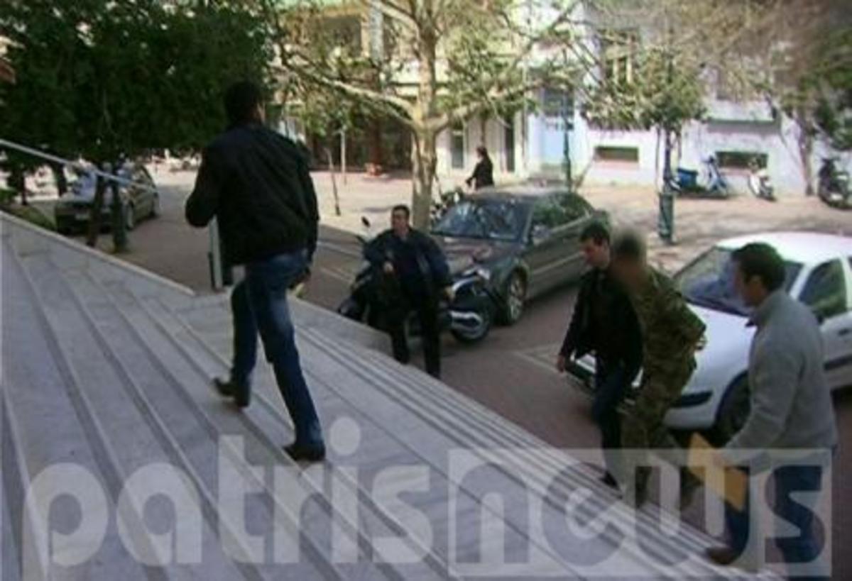 Ηλεία: Στον ανακριτή ο δολοφόνος του θείου του – Φόβοι για βεντέτα στο χωριό! | Newsit.gr Ηλεία: Στον ανακριτή ο δολοφόνος του θείου του – Φόβοι για βεντέτα στο χωριό! | Newsit.gr