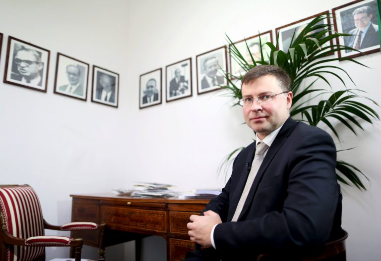 Ντομπρόβσκις: Να ολοκληρωθεί το συντομότερο η δεύτερη αξιολόγηση | Newsit.gr Ντομπρόβσκις: Να ολοκληρωθεί το συντομότερο η δεύτερη αξιολόγηση | Newsit.gr
