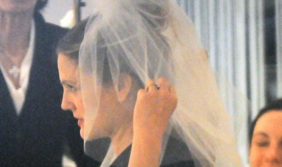 Η έγκυος D. Barrymore παντρεύτηκε τον εκλεκτό της καρδιάς της! | Newsit.gr Η έγκυος D. Barrymore παντρεύτηκε τον εκλεκτό της καρδιάς της! | Newsit.gr