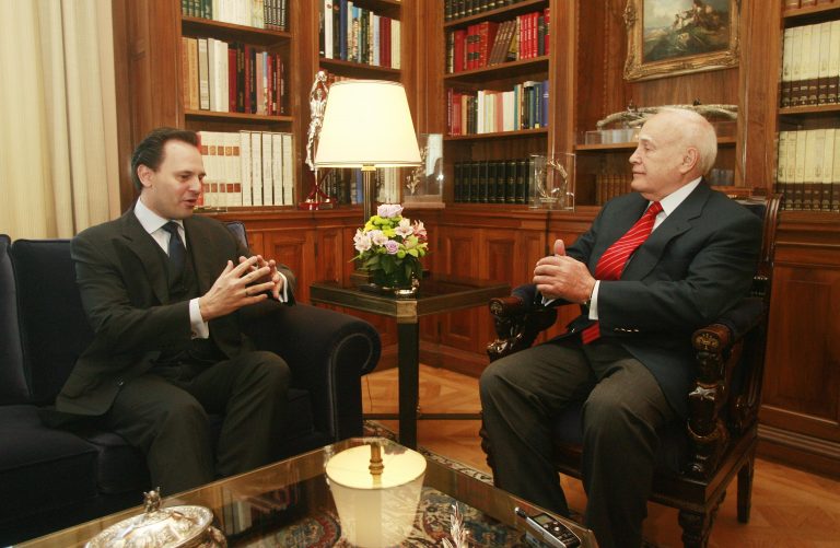 Ενημέρωσε Παπούλια ο Δρούτσας | Newsit.gr Ενημέρωσε Παπούλια ο Δρούτσας | Newsit.gr