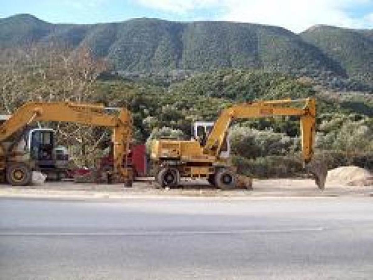 Θεσπρωτία: Αλβανοί «έγδυσαν» το όχημα του εργοταξίου! | Newsit.gr Θεσπρωτία: Αλβανοί «έγδυσαν» το όχημα του εργοταξίου! | Newsit.gr