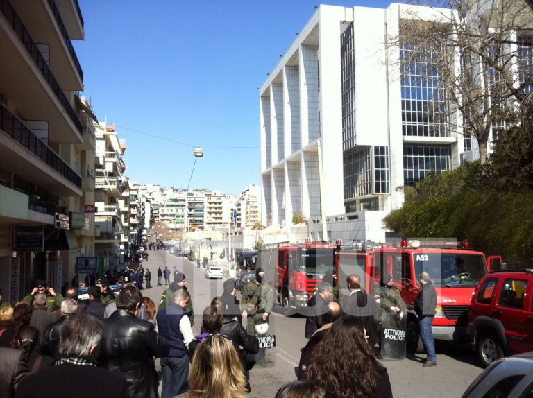 Έγινε ελεγχόμενη έκρηξη στο Εφετείο | Newsit.gr Έγινε ελεγχόμενη έκρηξη στο Εφετείο | Newsit.gr