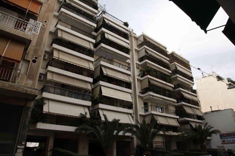 Τον σκότωσαν με μπαλτά – τραυμάτισαν τη γυναίκα του | Newsit.gr Τον σκότωσαν με μπαλτά – τραυμάτισαν τη γυναίκα του | Newsit.gr