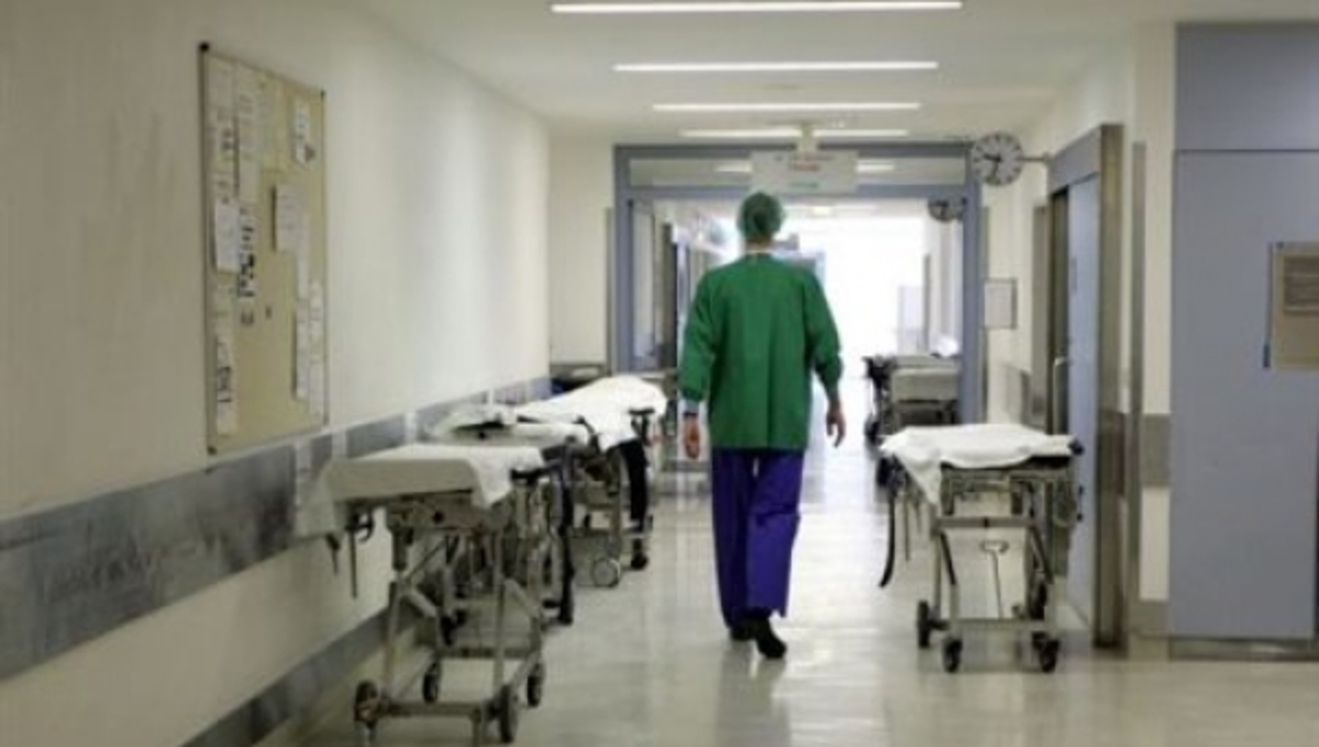 Ασθενείς γρονθοκόπησαν γιατρό στο ΕΛΠΙΣ! Νοσηλεύεται με σοβαρά τραύματα | Newsit.gr Ασθενείς γρονθοκόπησαν γιατρό στο ΕΛΠΙΣ! Νοσηλεύεται με σοβαρά τραύματα | Newsit.gr