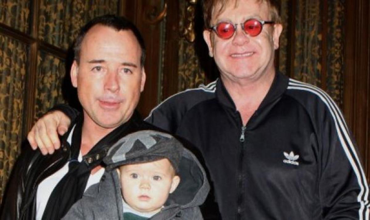 Ο Elton John και ο σύζυγός του έγιναν μπαμπάδες για δεύτερη φορά | Newsit.gr Ο Elton John και ο σύζυγός του έγιναν μπαμπάδες για δεύτερη φορά | Newsit.gr