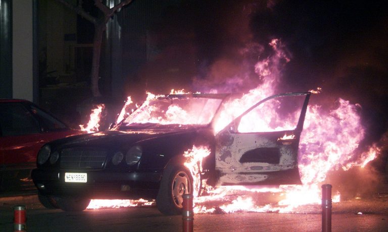 Πενήντα εναντίον… δύο! | Newsit.gr Πενήντα εναντίον… δύο! | Newsit.gr