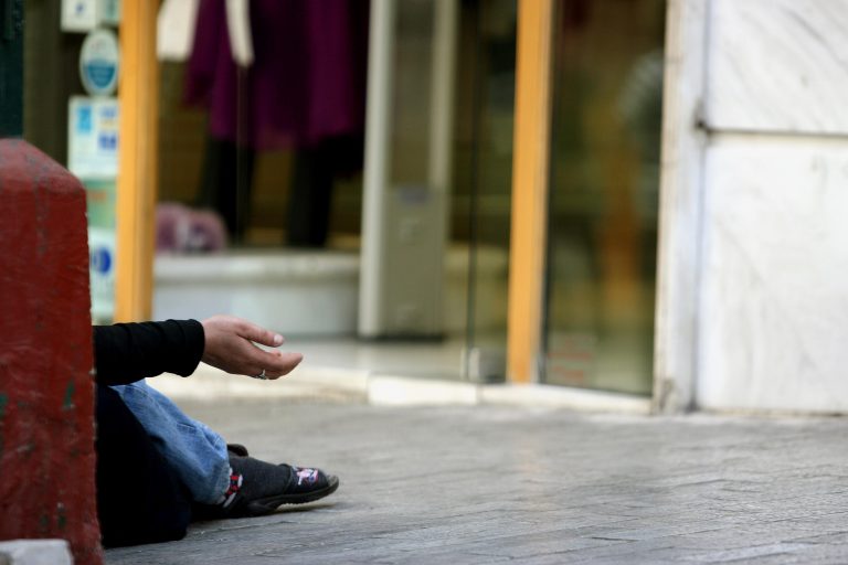 Πάτρα: Επαίτης με… μαχαίρι! | Newsit.gr Πάτρα: Επαίτης με… μαχαίρι! | Newsit.gr