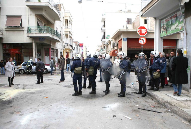 Επεισόδια στη Θεσσαλονίκη κατά την αναχώρηση των οπαδών του Άρη | Newsit.gr Επεισόδια στη Θεσσαλονίκη κατά την αναχώρηση των οπαδών του Άρη | Newsit.gr