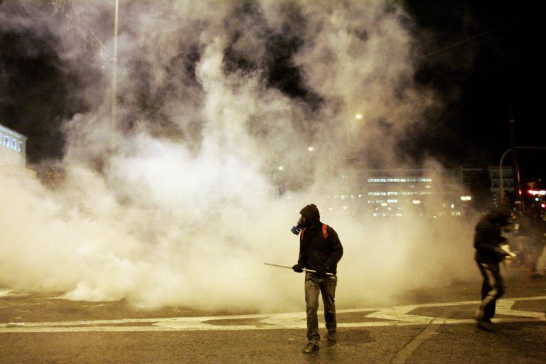 Κλεφτοπόλεμος μεταξύ ΜΑΤ και αναρχικών στο κέντρο – Νέο ραντεβού στο σημείο της δολοφονίας του Αλέξη | Newsit.gr Κλεφτοπόλεμος μεταξύ ΜΑΤ και αναρχικών στο κέντρο – Νέο ραντεβού στο σημείο της δολοφονίας του Αλέξη | Newsit.gr