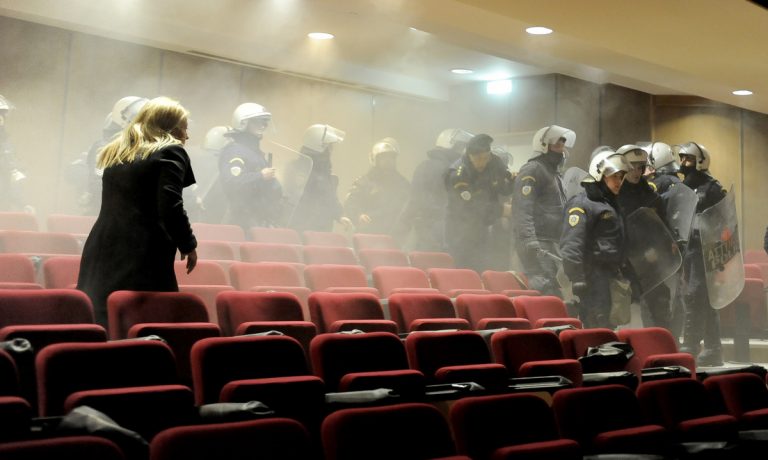Δίκη Χρυσής Αυγής: Αιχμές του υπουργείου Δικαιοσύνης εναντίον της αστυνομίας για τα επεισόδια | Newsit.gr Δίκη Χρυσής Αυγής: Αιχμές του υπουργείου Δικαιοσύνης εναντίον της αστυνομίας για τα επεισόδια | Newsit.gr