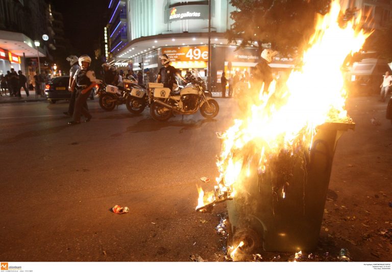 Σοβαρά επεισόδια στην πορεία του Ηρακλή | Newsit.gr Σοβαρά επεισόδια στην πορεία του Ηρακλή | Newsit.gr
