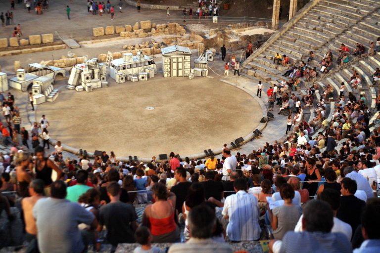 Γιατί ακυρώνονται οι παραστάσεις της Επιδαύρου; | Newsit.gr Γιατί ακυρώνονται οι παραστάσεις της Επιδαύρου; | Newsit.gr