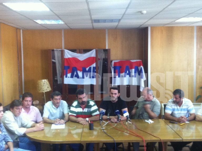 Έβγαλαν τον Κουτρουμάνη από το γραφείo του για να κάνουν… σκετς | Newsit.gr Έβγαλαν τον Κουτρουμάνη από το γραφείo του για να κάνουν… σκετς | Newsit.gr