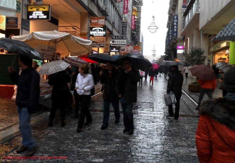 Ενταση στο Σύνταγμα – Κλαίνε οι έμποροι από την πεσμένη κίνηση στην αγορά | Newsit.gr Ενταση στο Σύνταγμα – Κλαίνε οι έμποροι από την πεσμένη κίνηση στην αγορά | Newsit.gr