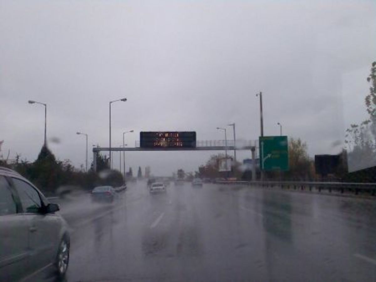 Φθιώτιδα: »Άνοιξαν οι ουρανοί» και σταμάτησαν τα αυτοκίνητα! | Newsit.gr Φθιώτιδα: »Άνοιξαν οι ουρανοί» και σταμάτησαν τα αυτοκίνητα! | Newsit.gr